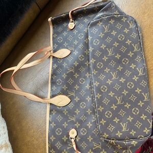 NWOT  LV TRAVEL PURSE